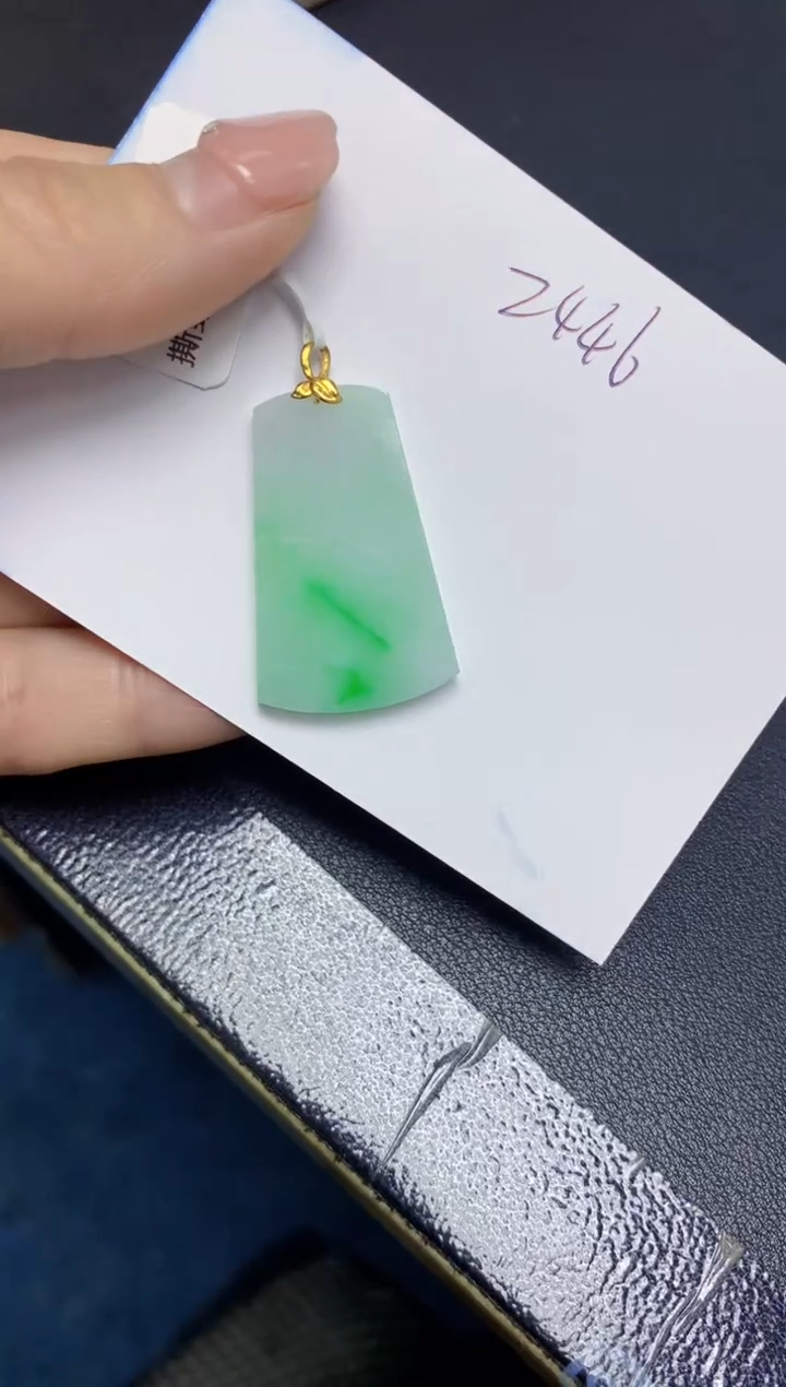 【闪购商品】翡翠挂件18K金镶嵌 天然翡翠A货