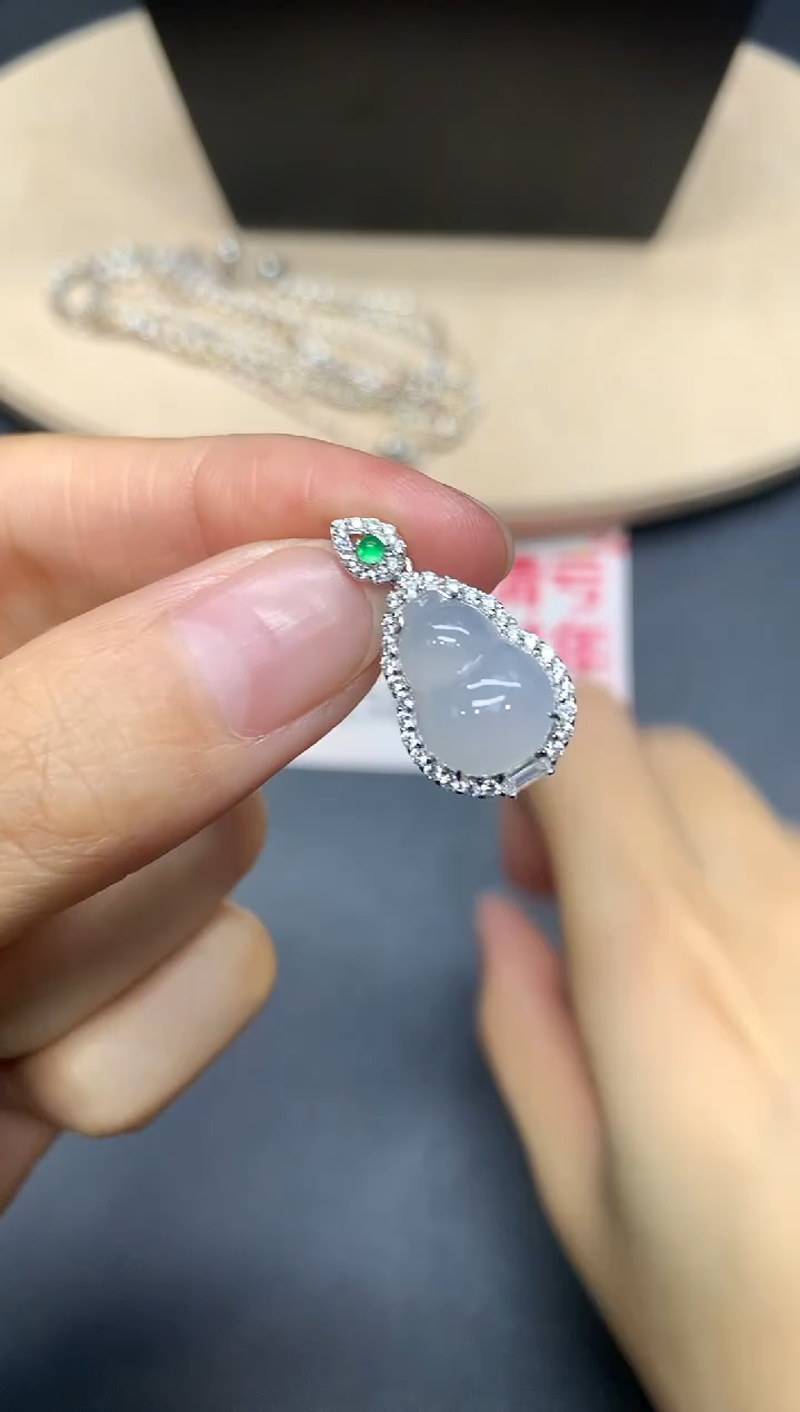 【闪购商品】翡翠吊坠(不含链)银S925镶嵌葫芦【无服务费】