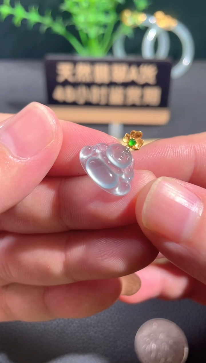 翡翠18K金镶嵌颈饰翡翠