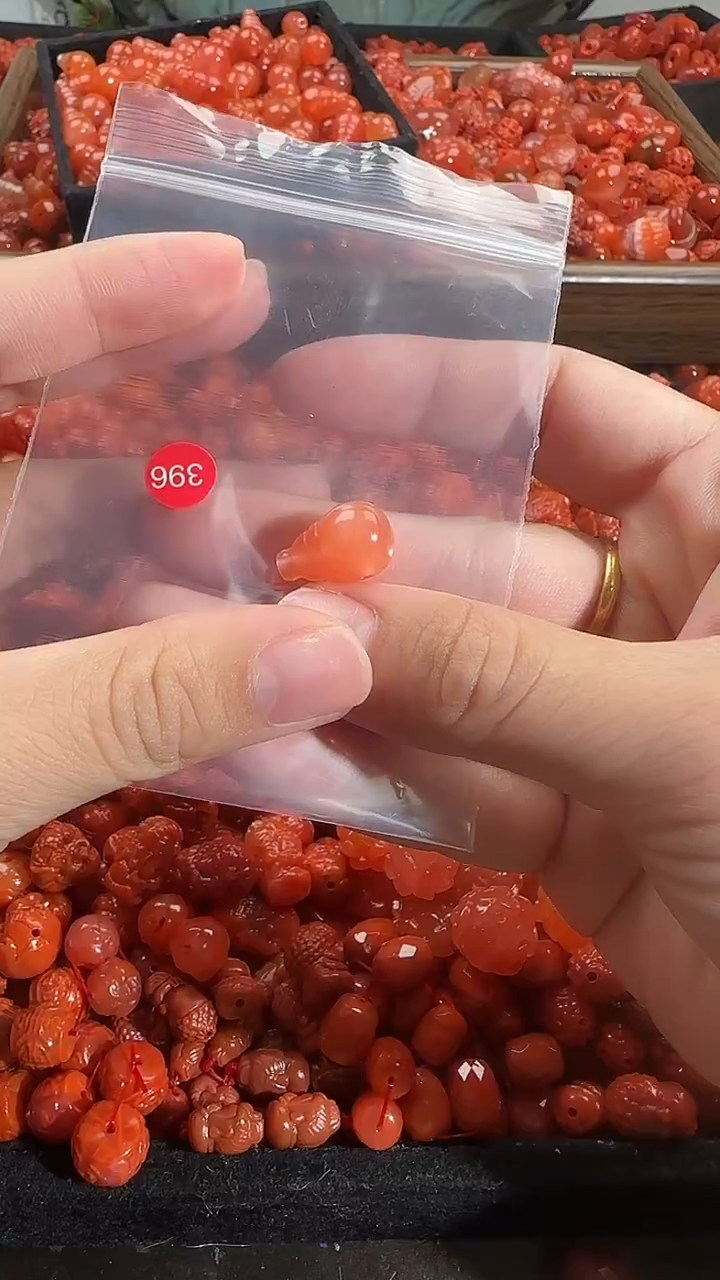 颈饰未镶嵌南红玛瑙1