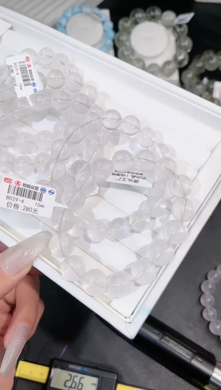 【闪购商品】水晶手链未镶嵌多样性发一奶白12mm