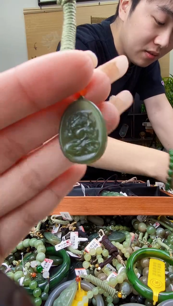 颈饰未镶嵌和田玉1