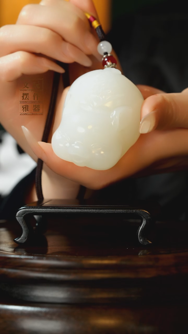 玉《纳福飞猪》手把件摆件