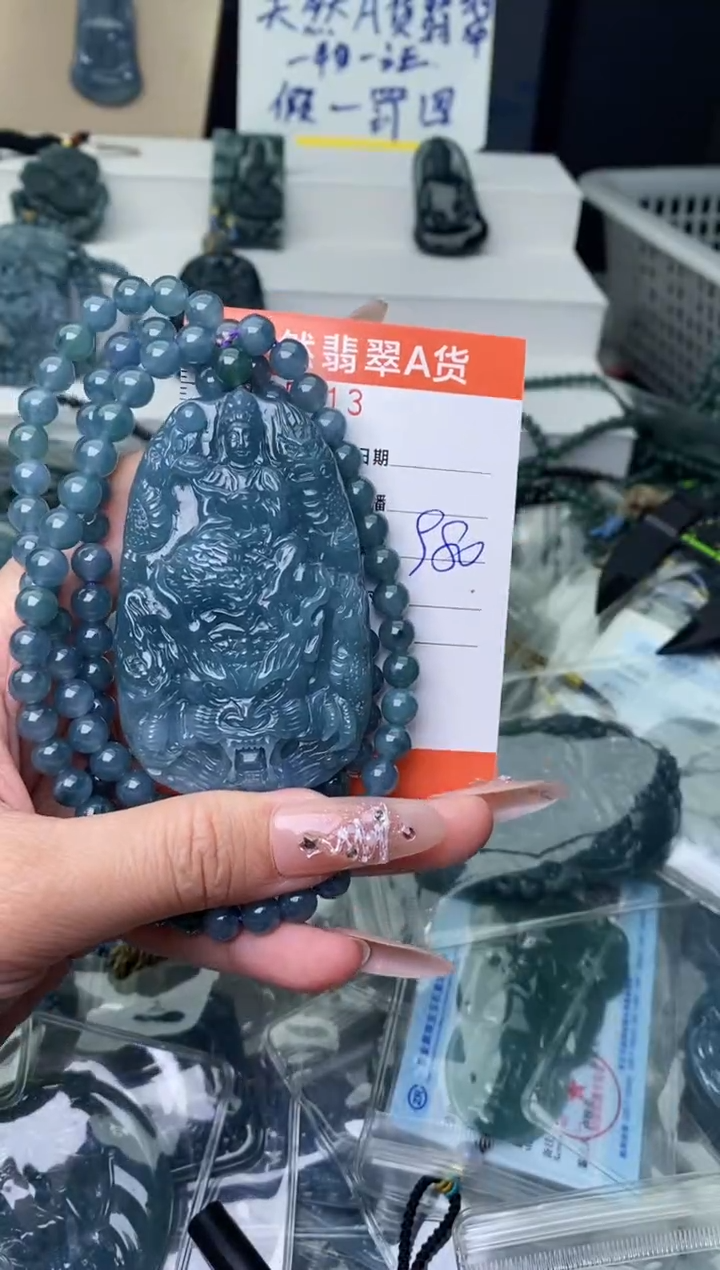 【闪购商品】翡翠颈饰未镶嵌··········