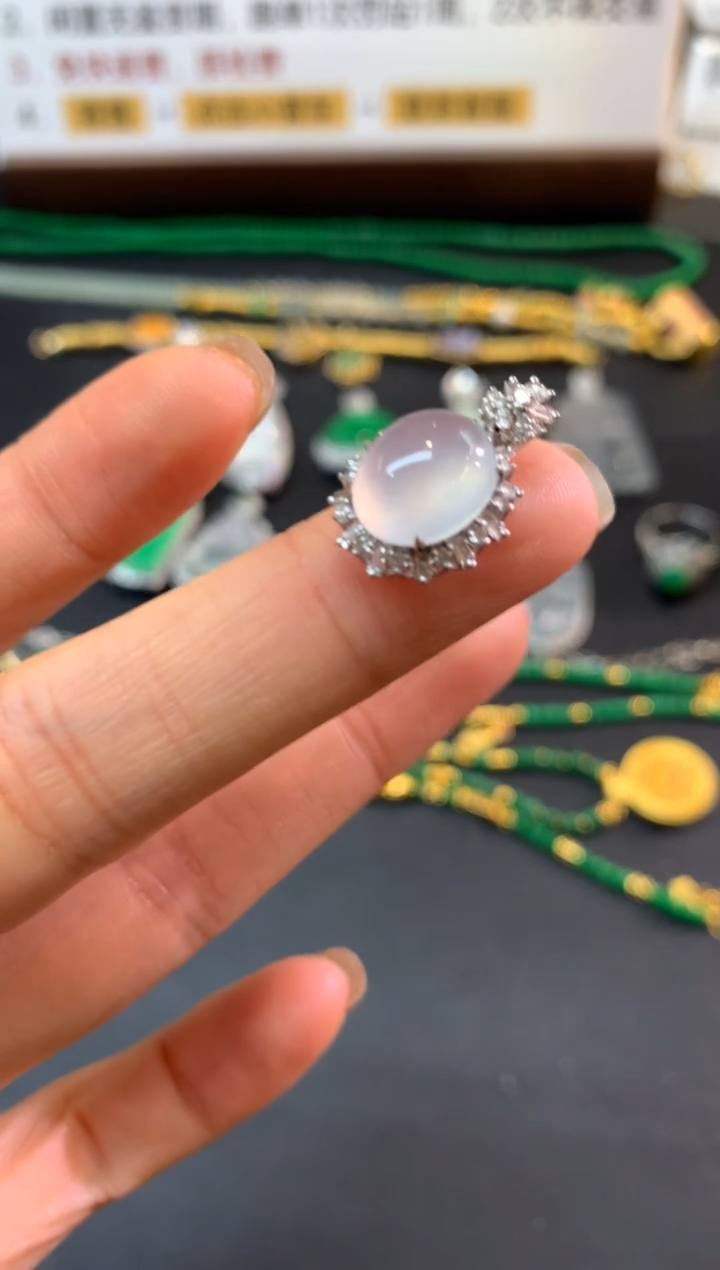 吊坠(不含链)18K金镶嵌翡翠吊坠|6000+300