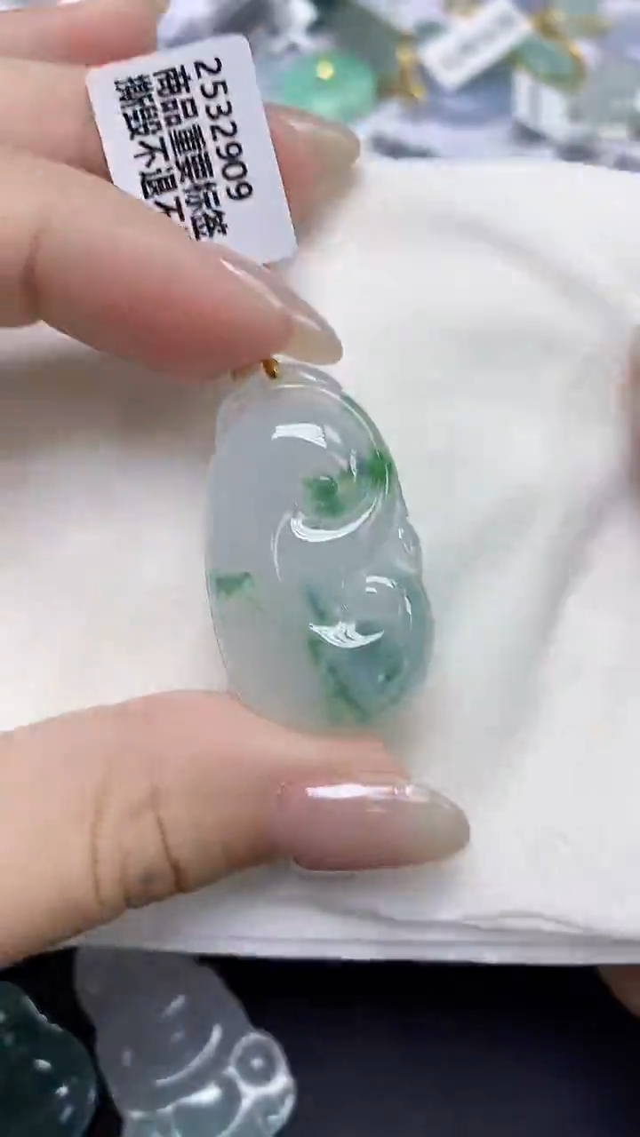 翡翠18K金镶嵌颈饰天然缅甸翡翠A货