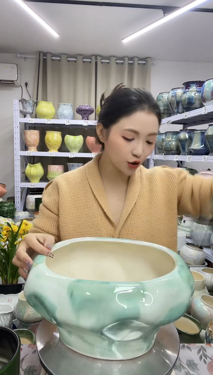 【12.4号】  花盆  高 ：  16  口：26