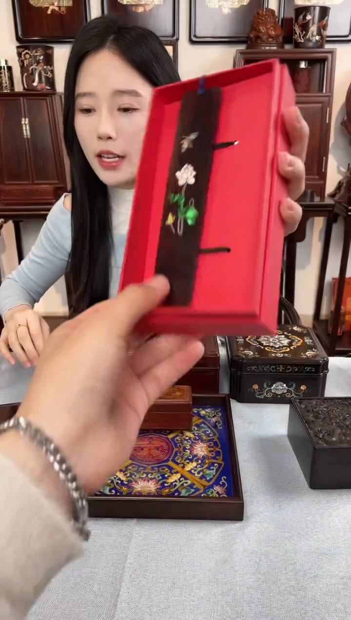 【闪购商品】紫檀木类成套家具书签