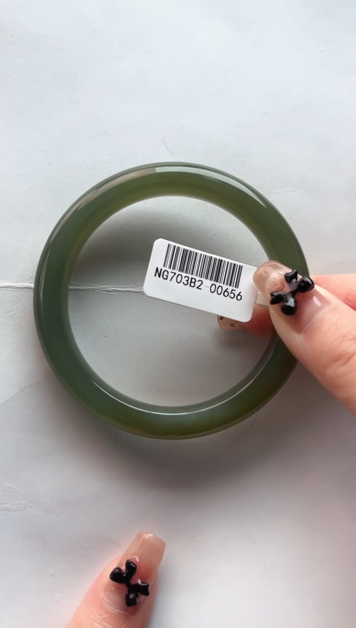 【闪购商品】和田玉手镯未镶嵌56