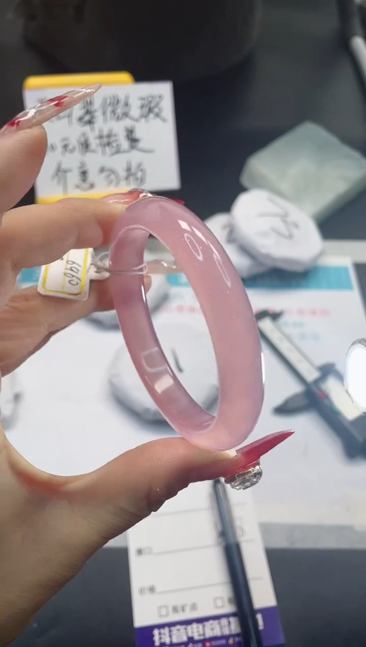 【闪购商品】石英质玉手镯未镶嵌55