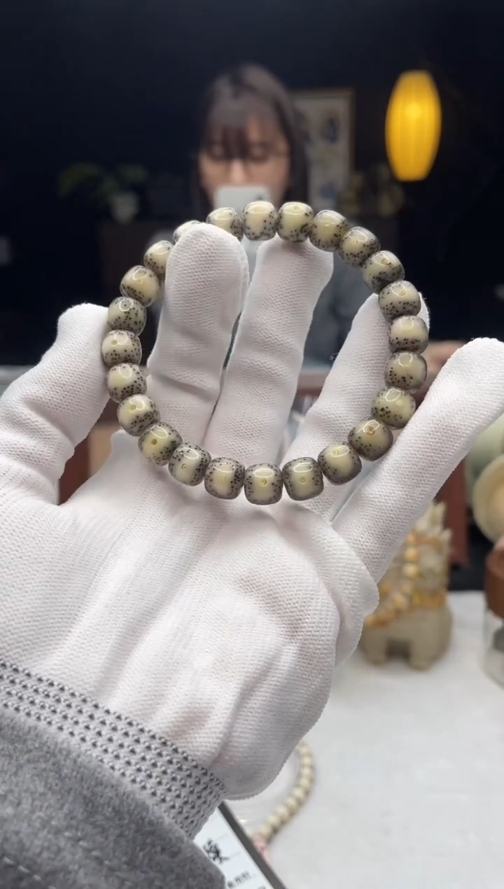 吊坠星月菩提B28 9X8单圈 D051