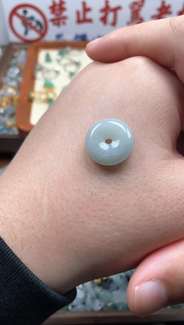 【闪购商品】翡翠颈饰未镶嵌哥哥