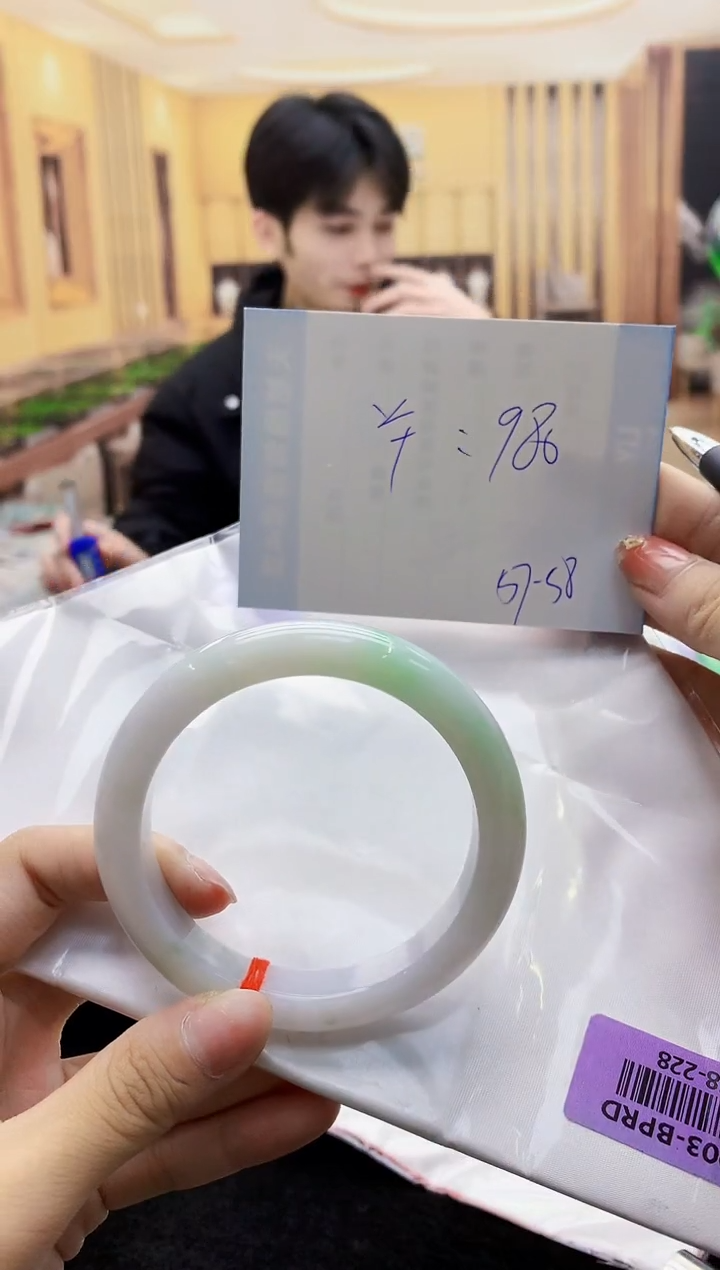 【闪购商品】翡翠手镯未镶嵌   H68-228