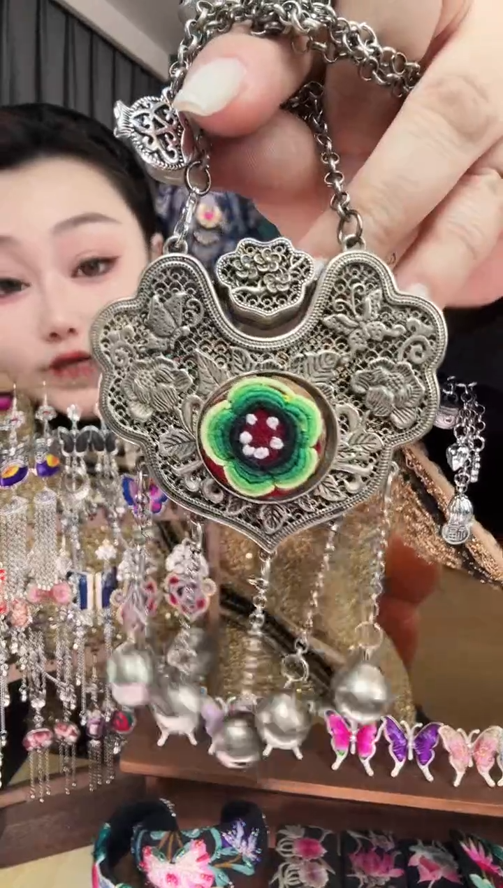 刺绣纯手工民族风刺绣吊坠