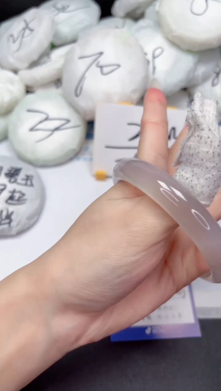 【闪购商品】石英质玉手镯未镶嵌366-62.2