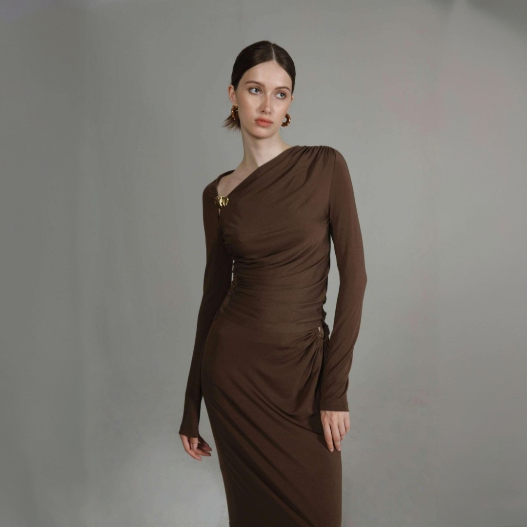 【BY TRIOTRIO】noundnound不对称褶皱胸针设计针织上衣25秋冬新款