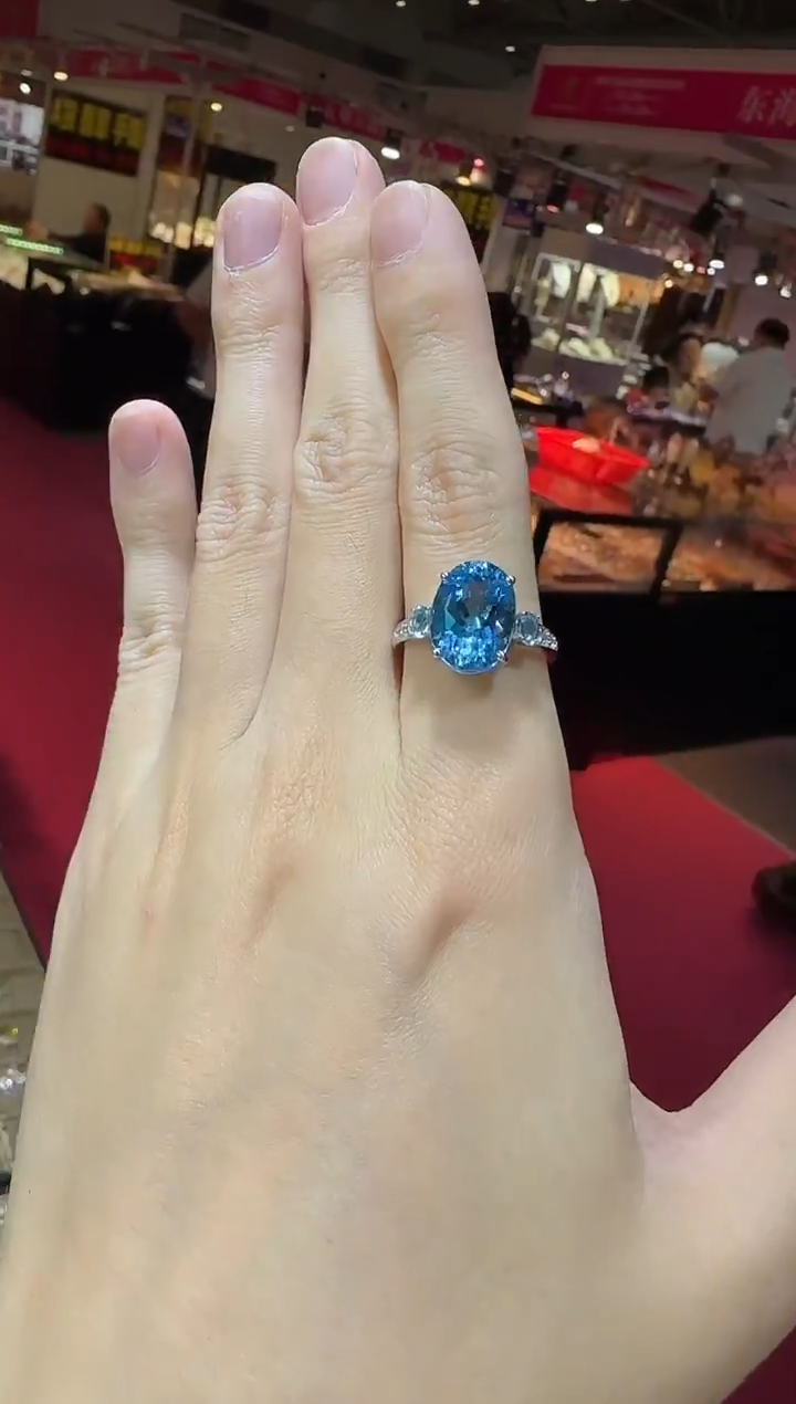 银S925镶嵌戒指托帕石10*14mm妖姬蓝