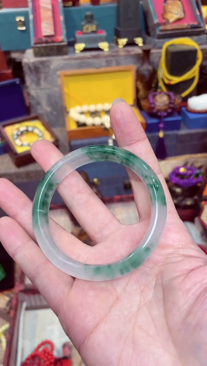 【闪购商品】翡翠手镯未镶嵌                