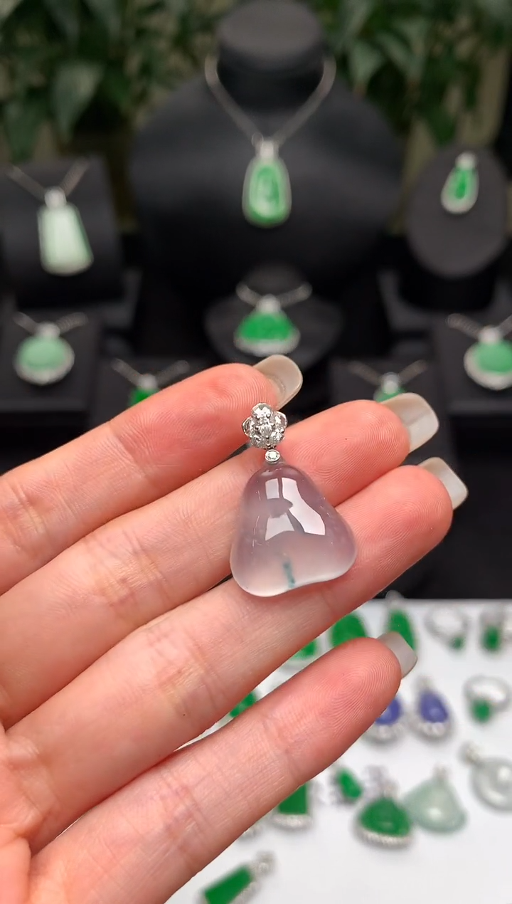 翡翠18K金镶嵌颈饰福瓜