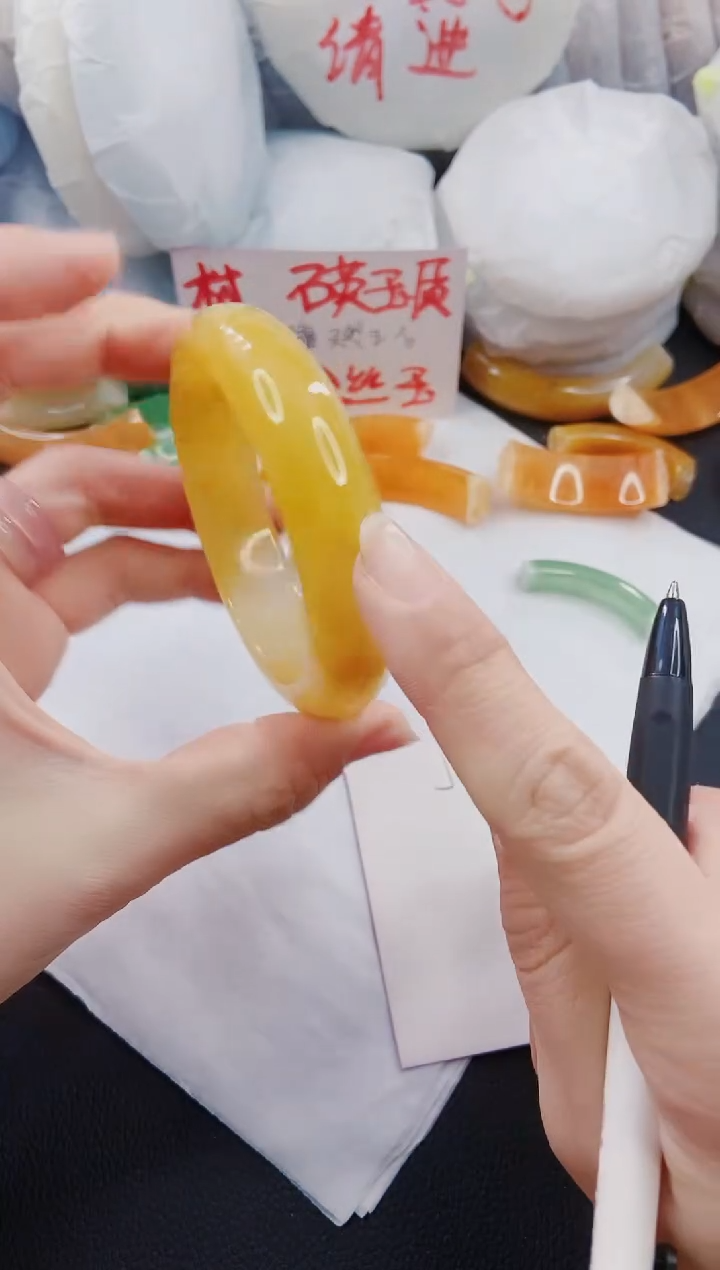 【闪购商品】石英质玉手镯未镶嵌J135-58-59