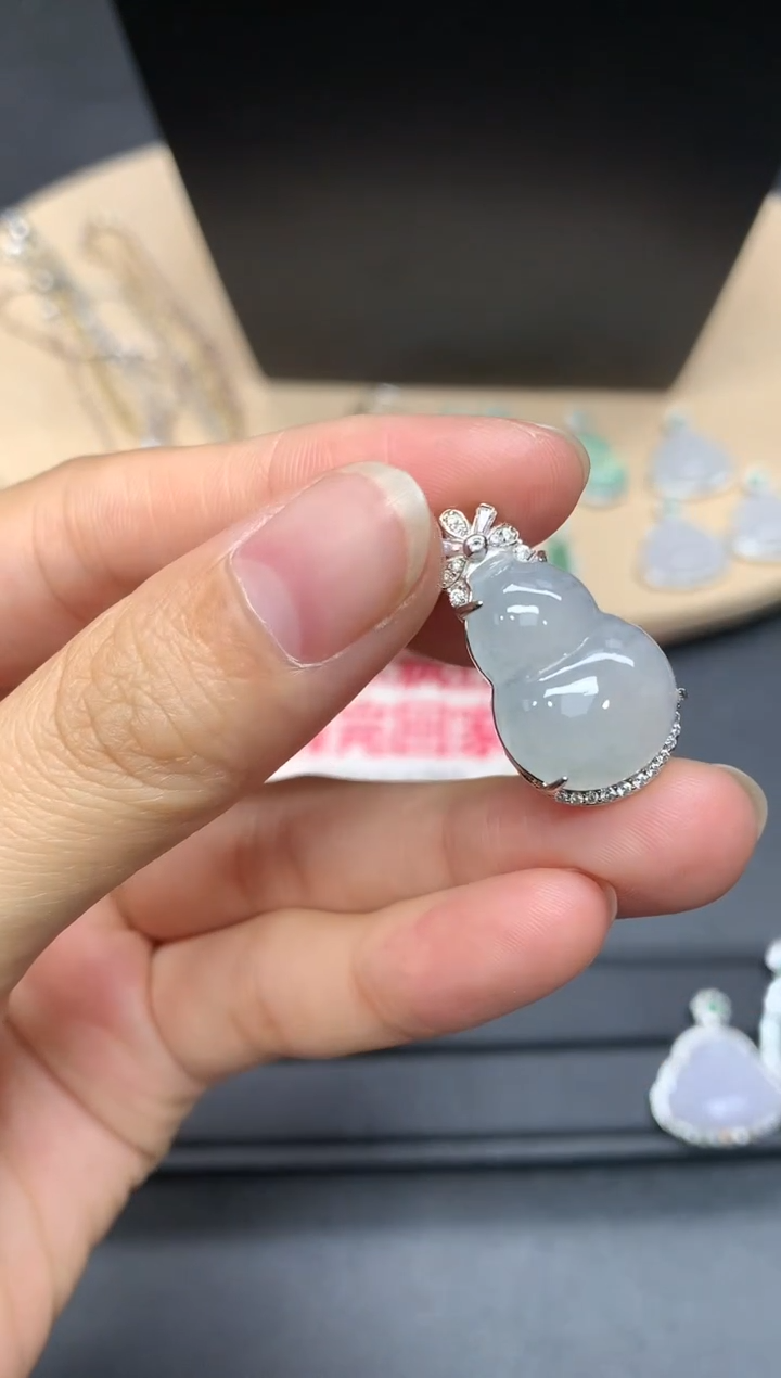 【闪购商品】翡翠吊坠(不含链)银S925镶嵌葫芦【多样性发其一】