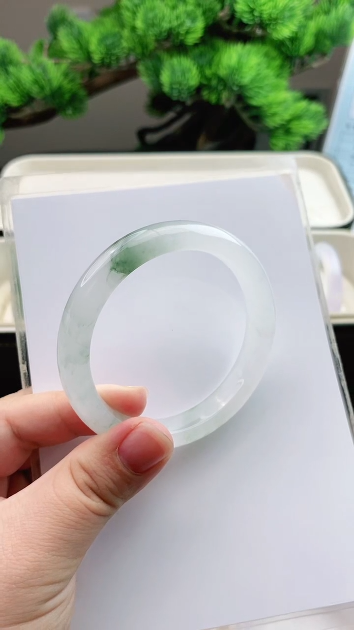 【闪购商品】石英质玉手镯未镶嵌55