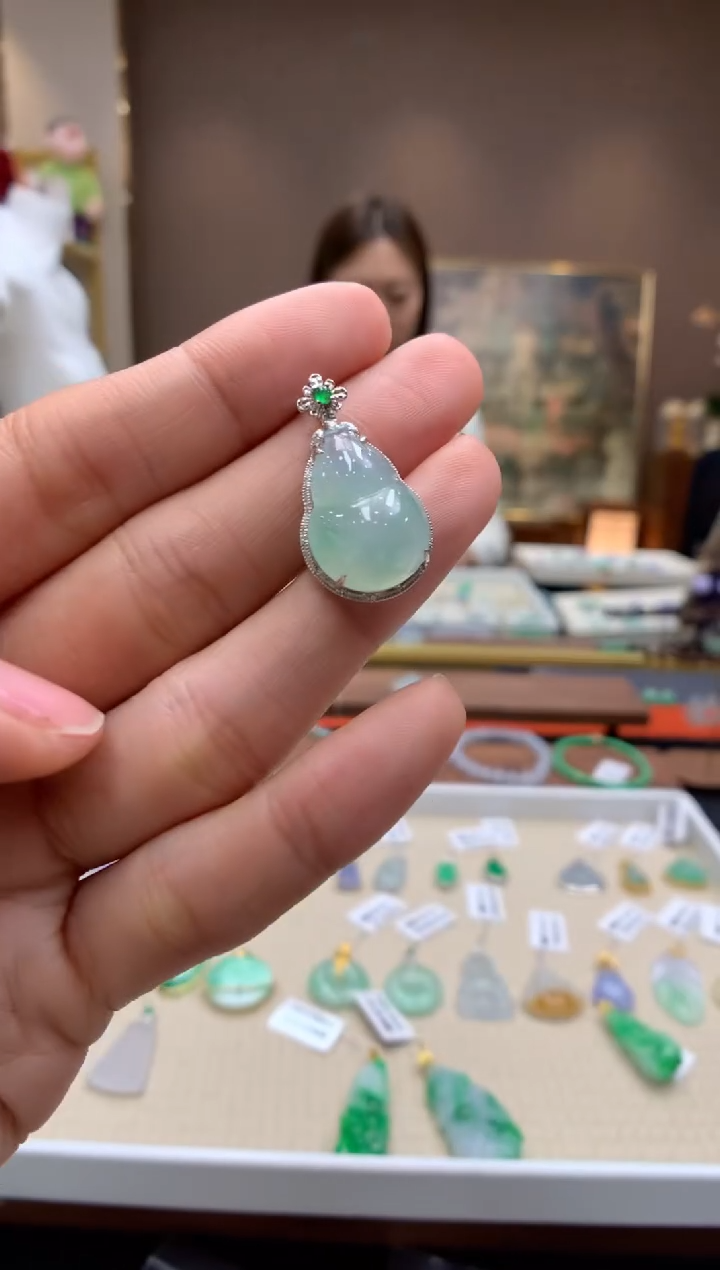 【闪购商品】翡翠颈饰18K金镶嵌葫芦