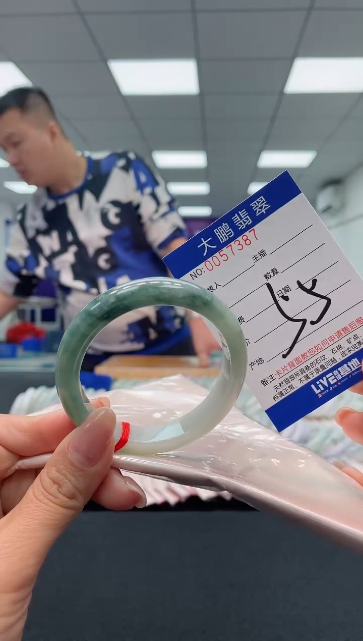 【闪购商品】翡翠手镯未镶嵌AAAAAAAAAA