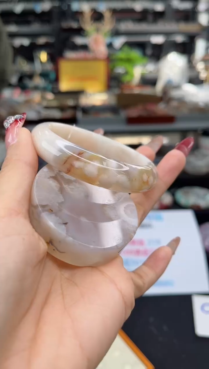 【闪购商品】石英质玉手镯未镶嵌55圈口（不退不换）1426039