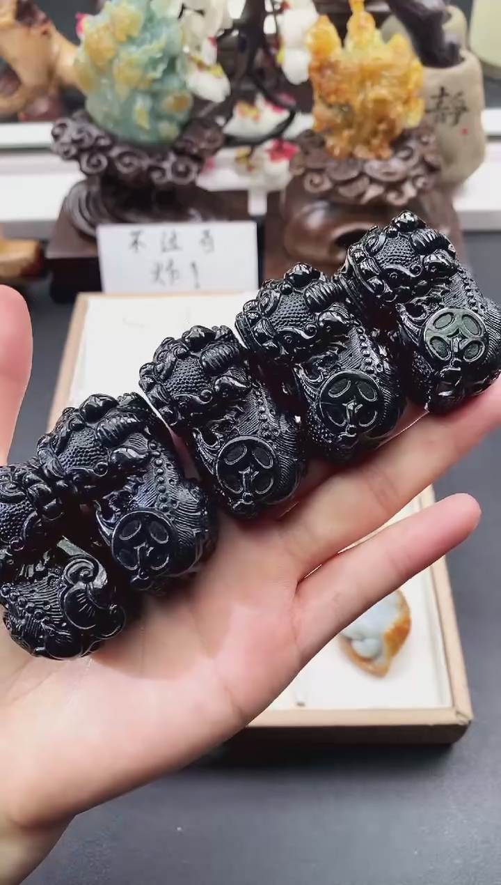 颈饰未镶嵌翡翠天然缅甸A货翡翠随机发一件