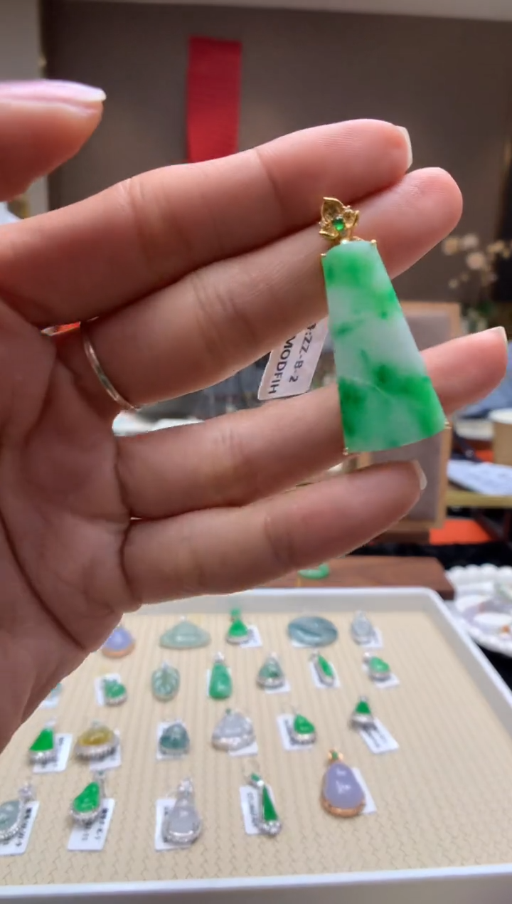 【闪购商品】翡翠颈饰18K金镶嵌无事牌