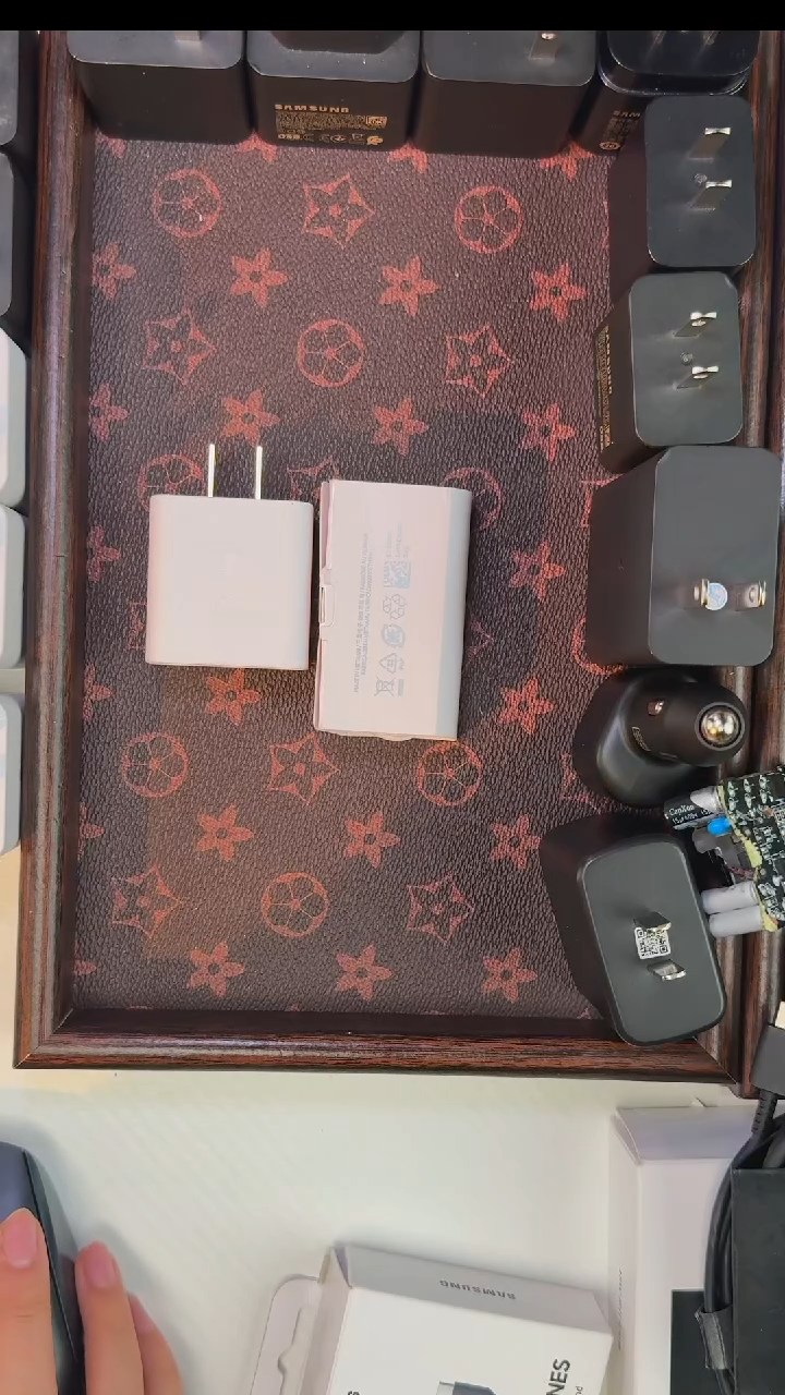 4511加1.8米线白色  头微瑕 介意勿拍