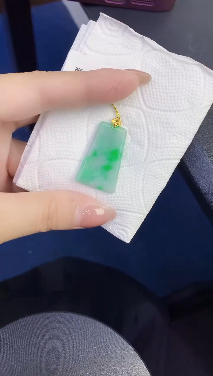 颈饰18K金镶嵌翡翠缅甸天然翡翠a货