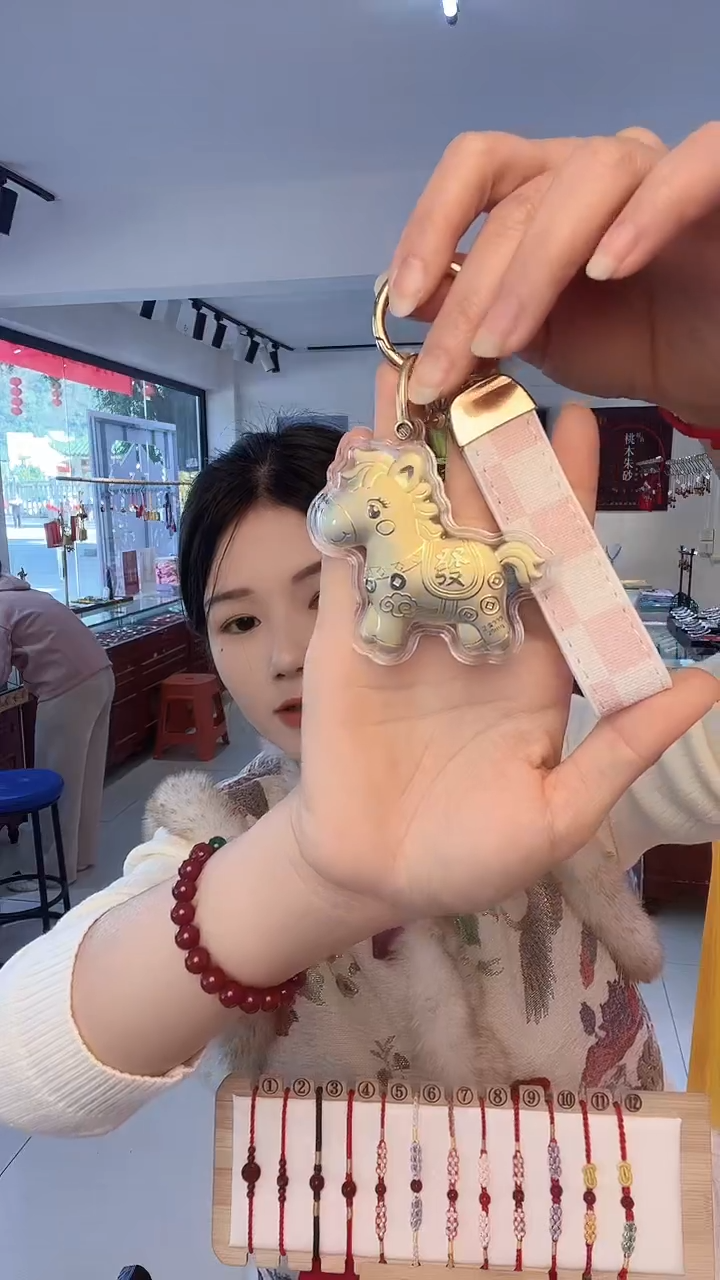 龙母吉物创意马挂件