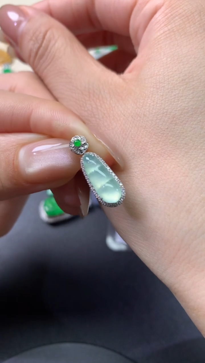 【闪购商品】翡翠吊坠(不含链)18K金镶嵌09天然A货翡翠