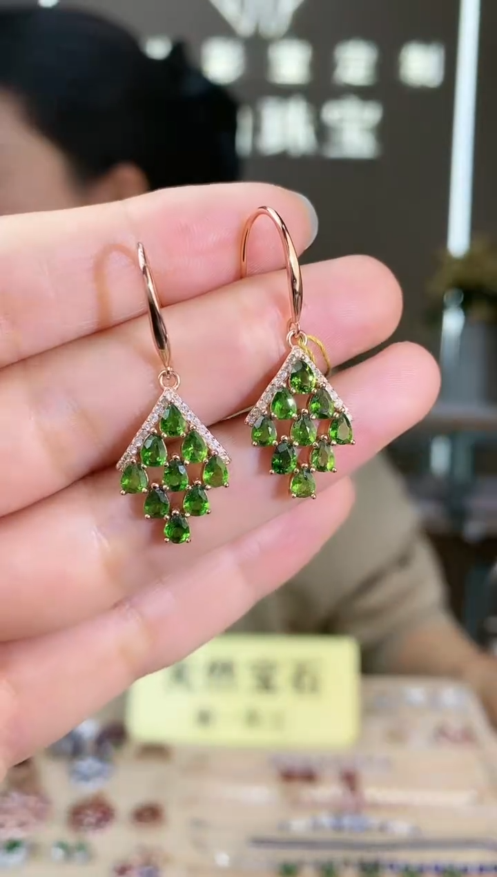 【闪购商品】透辉石耳饰银S925镶嵌耳饰