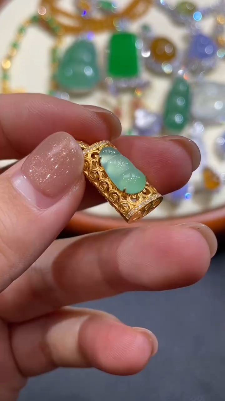 吊坠(不含链)18K金镶嵌翡翠14豆子吊坠