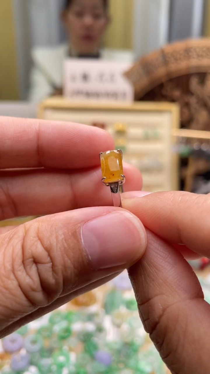 颈饰未镶嵌翡翠蛋面