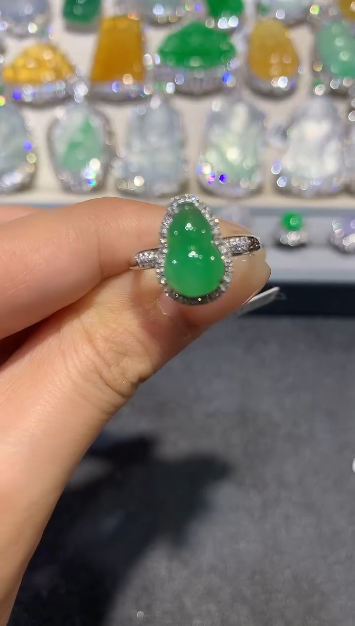 【闪购商品】翡翠戒指18K金镶嵌q95       