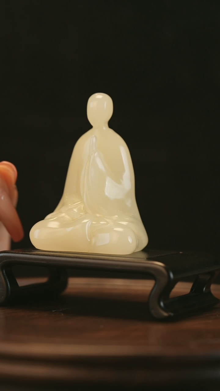 云南石竹叶青雕刻：禅悟