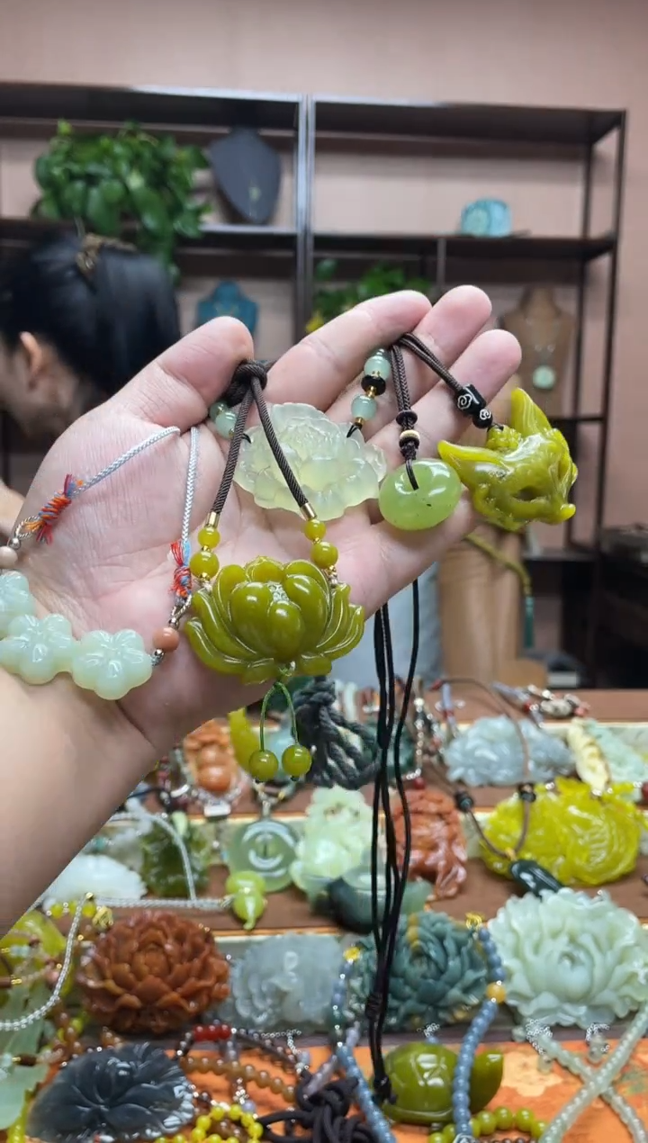 未镶嵌岫玉吊坠·