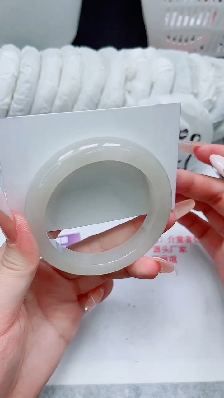 【闪购商品】石英质玉手镯未镶嵌65