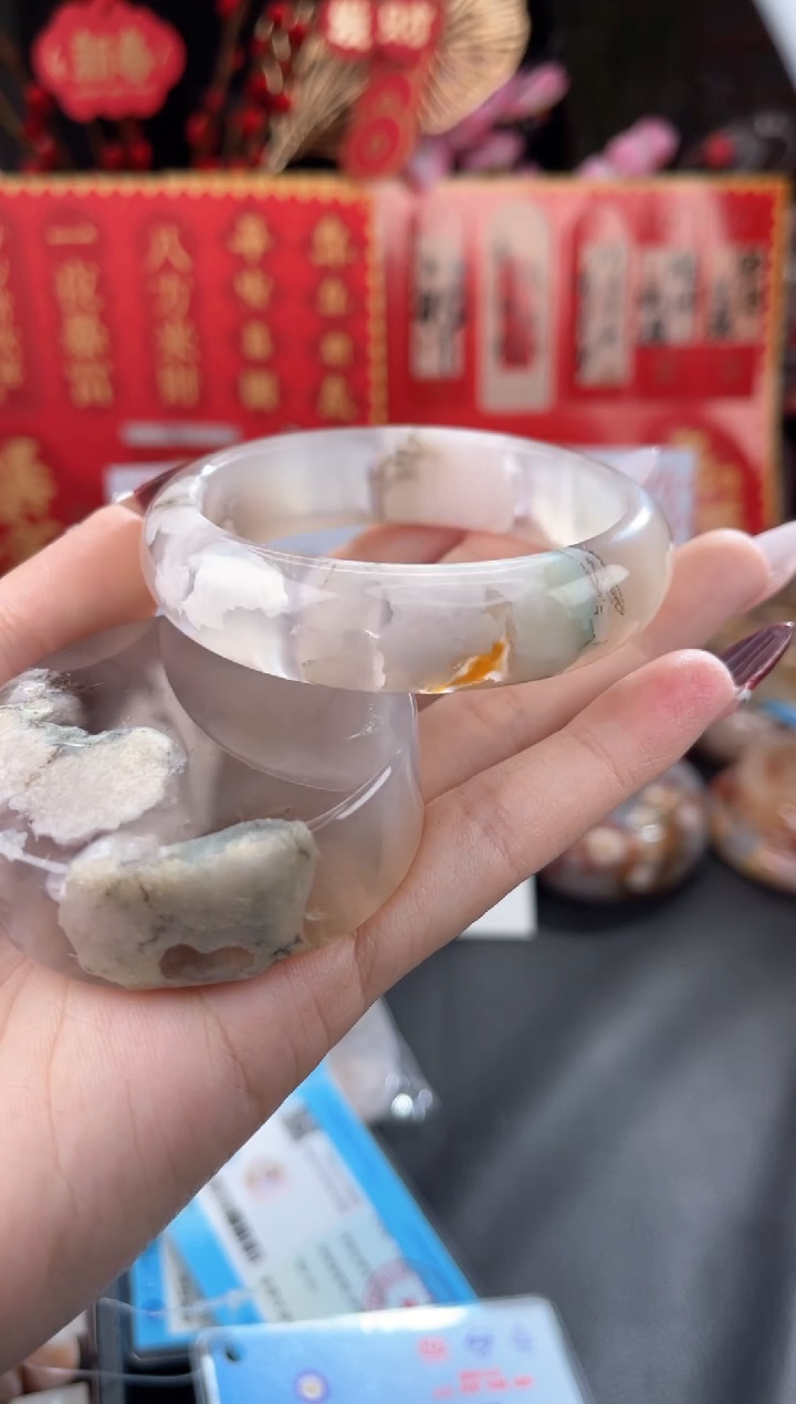 【闪购商品】石英质玉手镯未镶嵌56