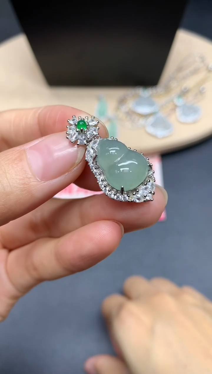【闪购商品】翡翠吊坠(不含链)银S925镶嵌葫芦【多样性发其一】