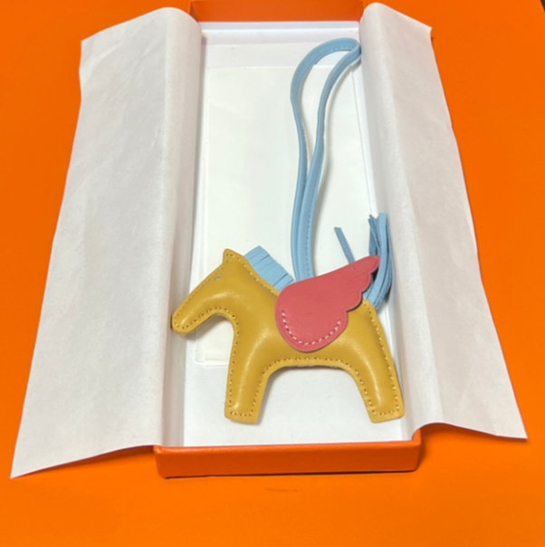 【文锦鑫】 100啶金 款式合集 拍下备注款式和颜色（箱包小马挂件10）