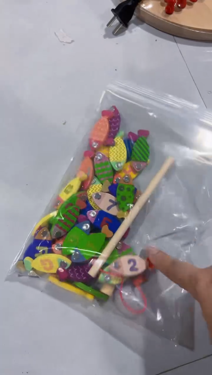 木袋装小鱼5元一袋
