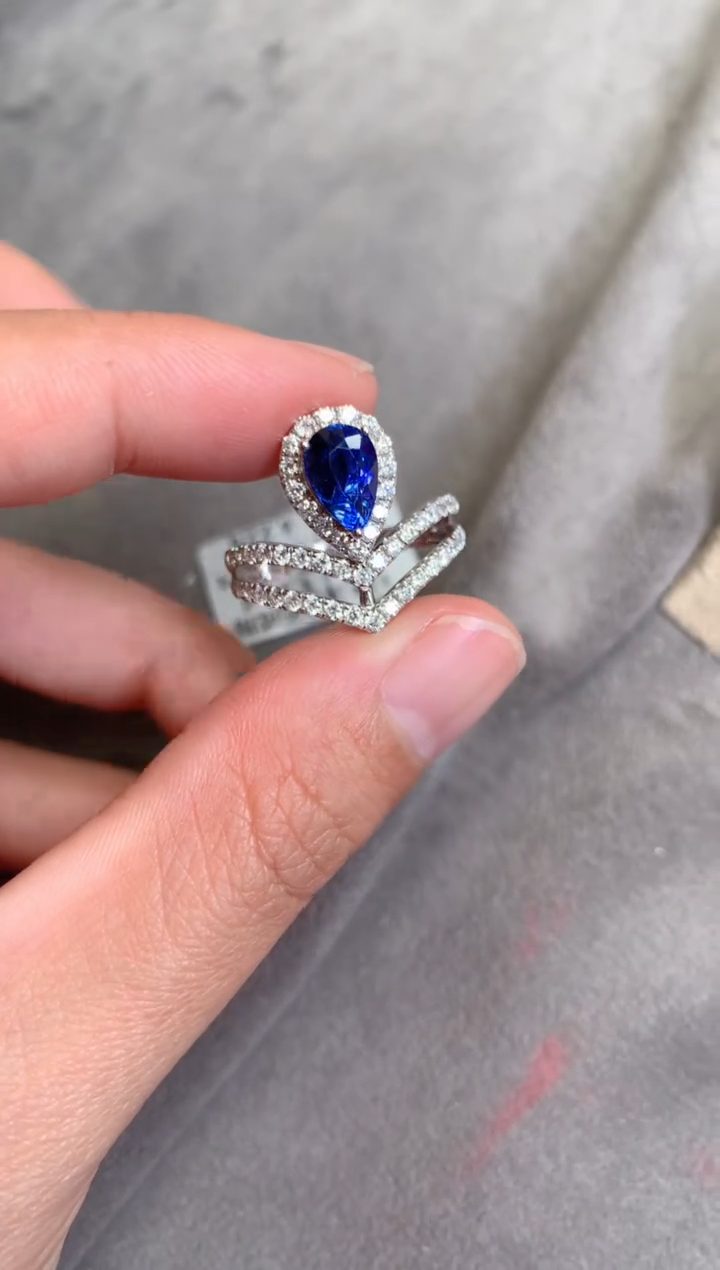 【闪购商品】蓝宝石戒指18K金镶嵌1.57CT