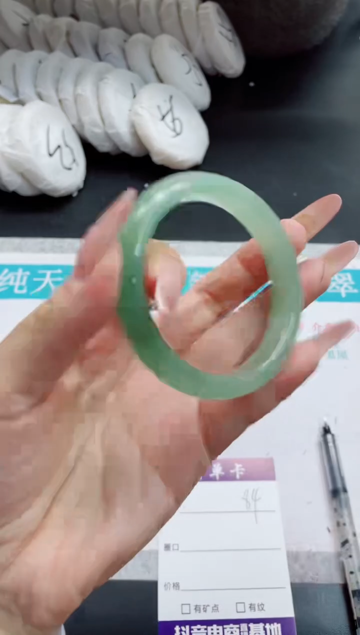 石英质玉手镯未镶嵌84