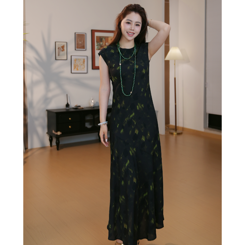 【幽绿墨香】2025年夏季连衣裙气质女人显瘦显高晕染国风油画斜裁
