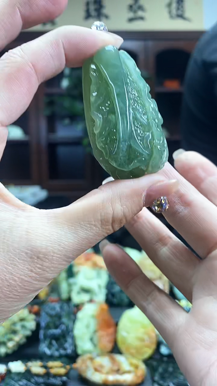 【闪购商品】蛇纹石玉吊坠未镶嵌·